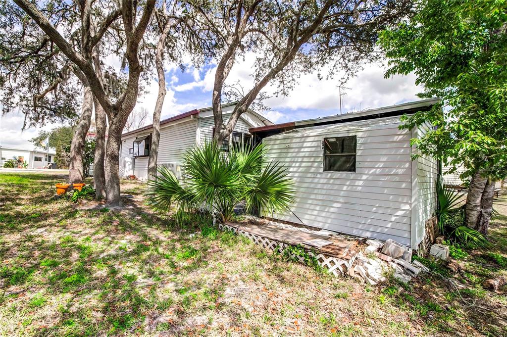 9298 Grizzly Bear Lane Weeki Wachee, FL 34613 - Photo 5 of 33