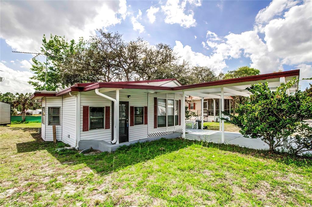 9298 Grizzly Bear Lane Weeki Wachee, FL 34613 - Photo 6 of 33