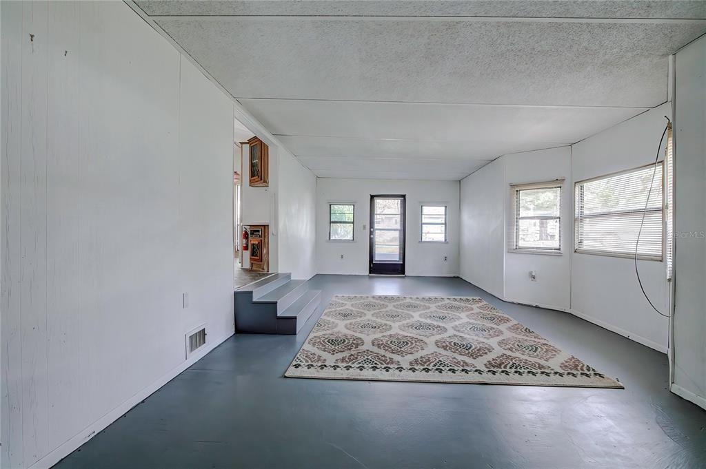 9298 Grizzly Bear Lane Weeki Wachee, FL 34613 - Photo 7 of 33