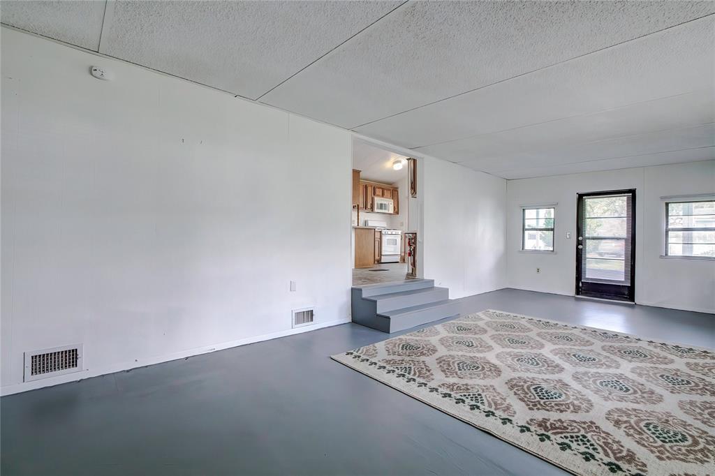 9298 Grizzly Bear Lane Weeki Wachee, FL 34613 - Photo 10 of 33