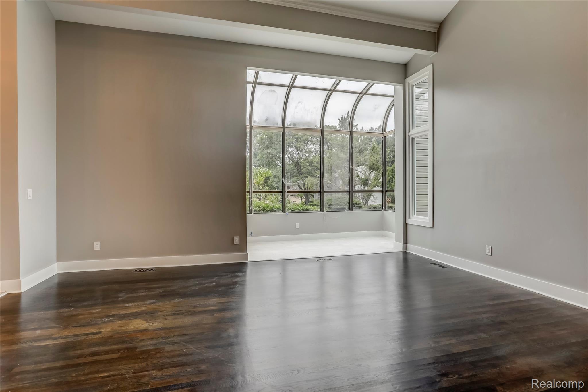 5161 Watergate Road West Bloomfield, MI 48323 - Photo 6 of 40 5161 Watergate Road, West Bloomfield Township, MI-6.jpg-FULL