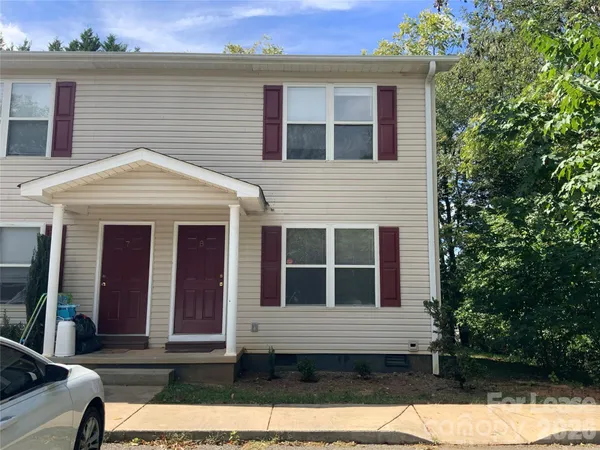 $1,200 | 206 West 15th Street, Unit 8, Newton, NC 28658