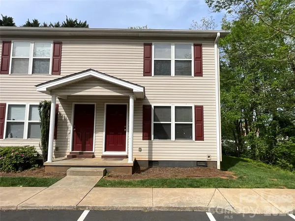 $1,200 | 206 West 15th Street, Unit 8, Newton, NC 28658