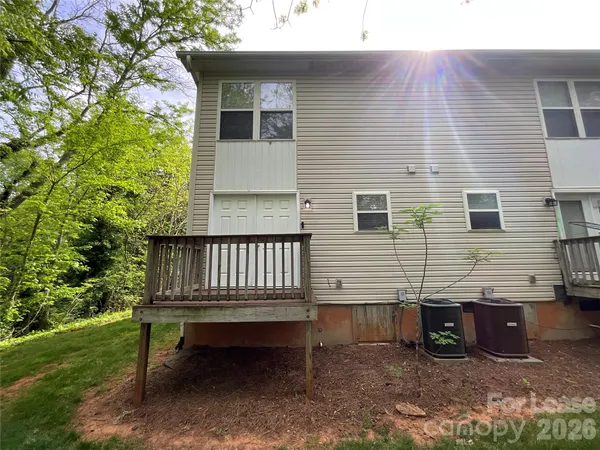 $1,200 | 206 West 15th Street, Unit 8, Newton, NC 28658