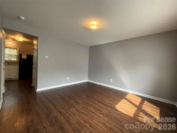 $1,200 | 206 West 15th Street, Unit 8, Newton, NC 28658