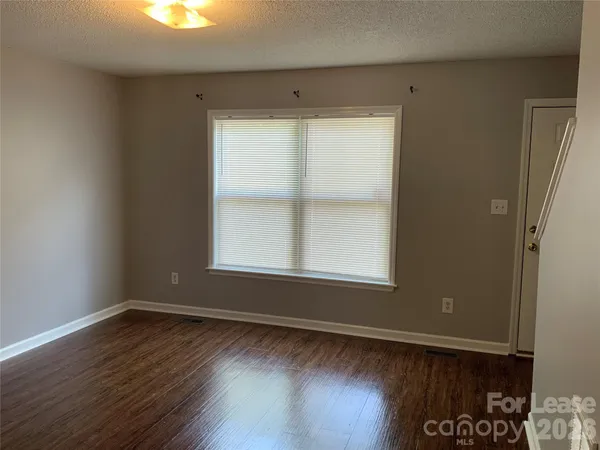 $1,200 | 206 West 15th Street, Unit 8, Newton, NC 28658
