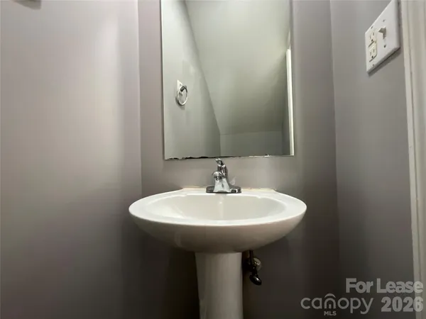 $1,200 | 206 West 15th Street, Unit 8, Newton, NC 28658