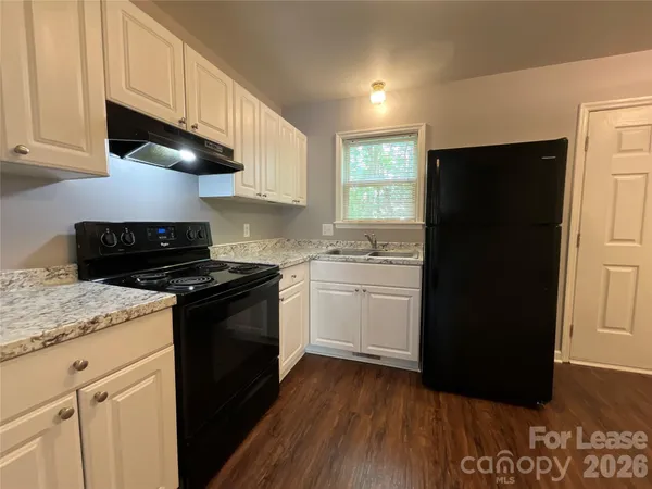 $1,200 | 206 West 15th Street, Unit 8, Newton, NC 28658