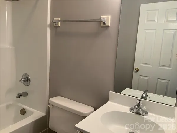 $1,200 | 206 West 15th Street, Unit 8, Newton, NC 28658