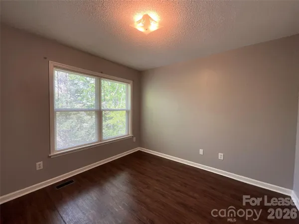 $1,200 | 206 West 15th Street, Unit 8, Newton, NC 28658