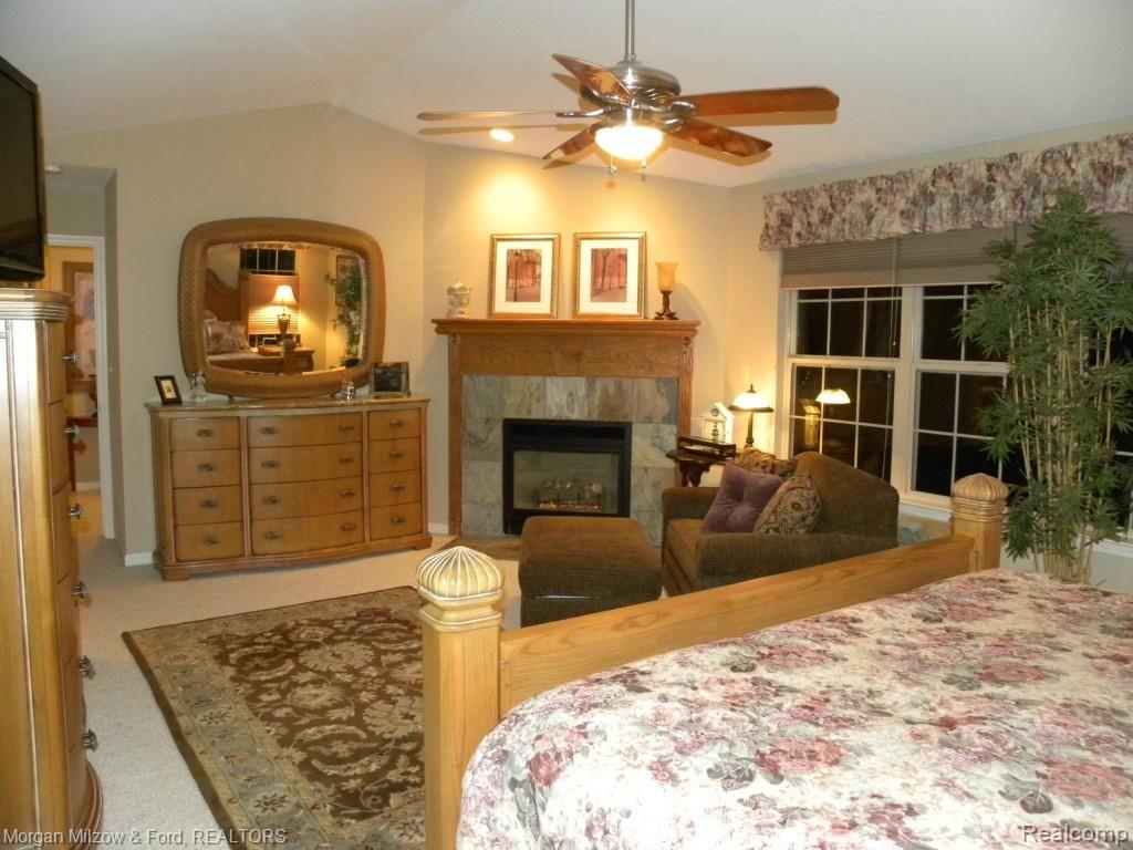 3217 Mann Road Waterford, MI 48329 - Photo 21 of 32 22 Master Fireplace.jpg