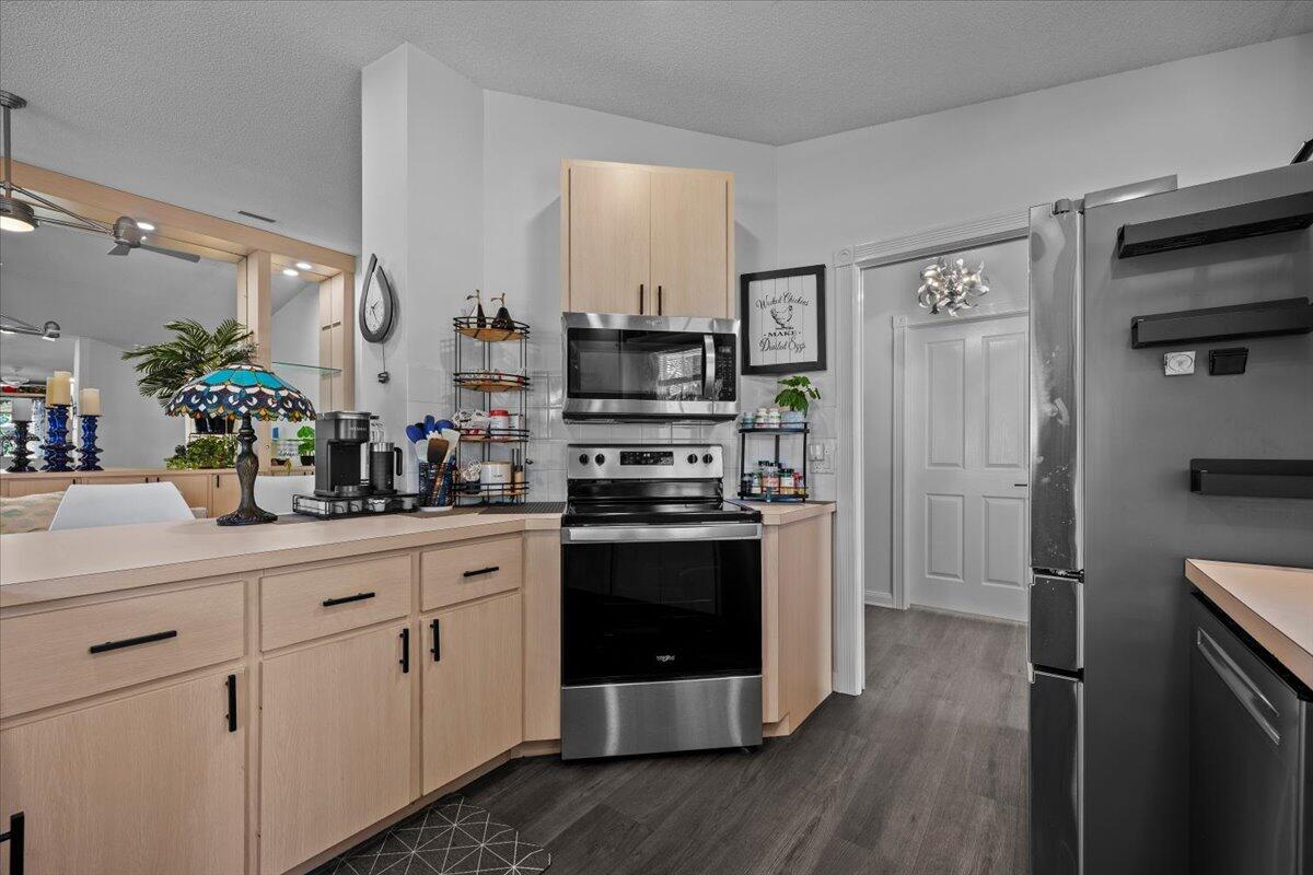 205 Brier Circle Jupiter, FL 33458 - Photo 12 of 41 13-LUX_4575