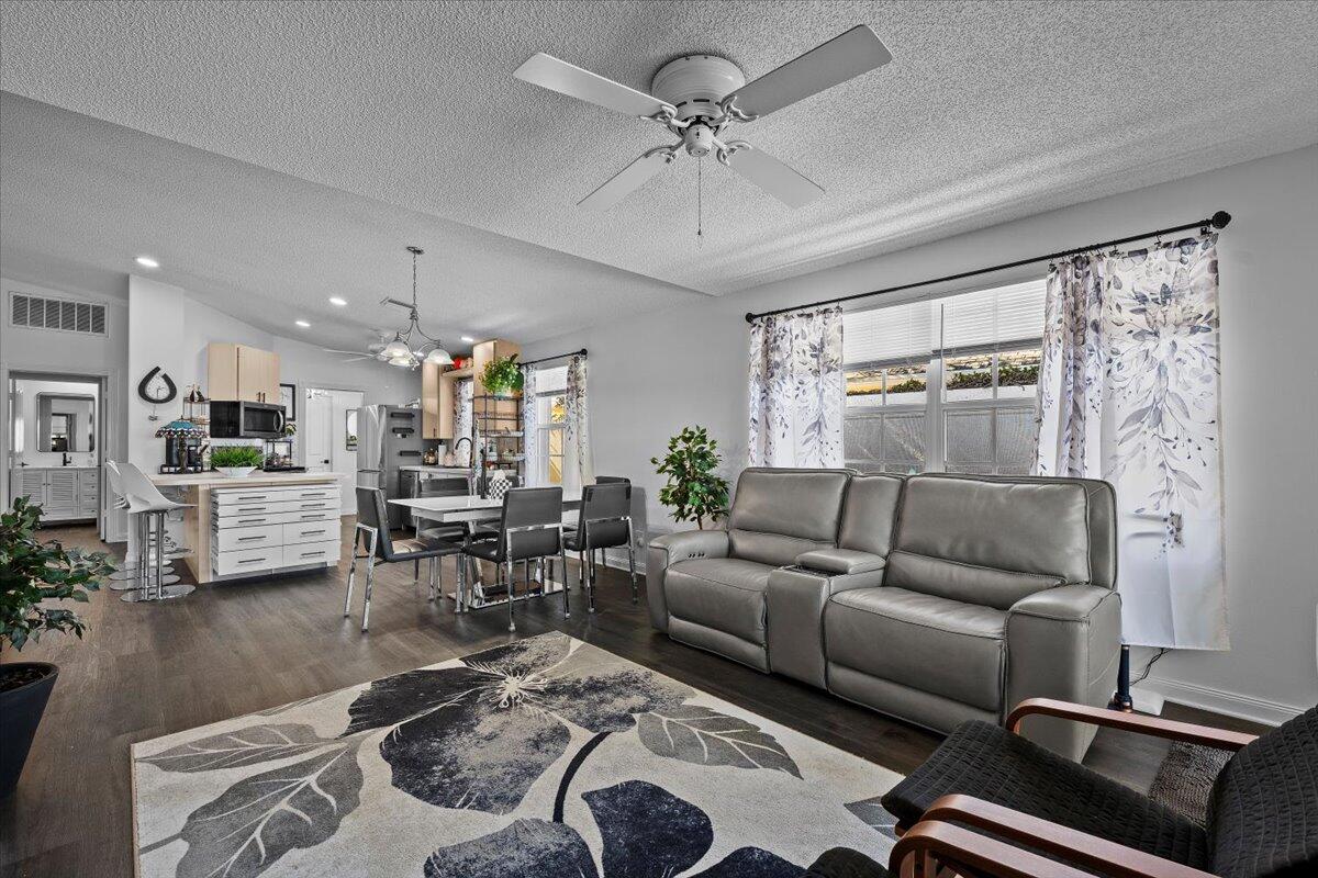 205 Brier Circle Jupiter, FL 33458 - Photo 19 of 41 20-LUX_4605