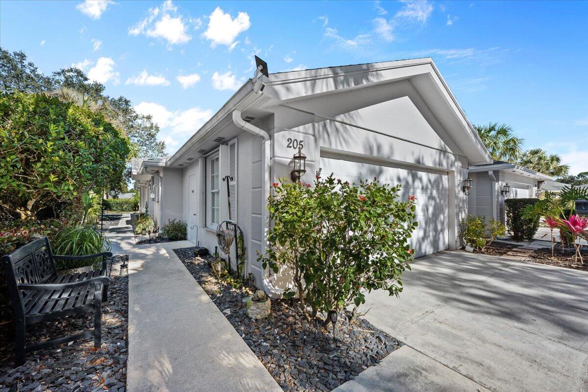 205 Brier Circle Jupiter, FL 33458 - Photo 2 of 41 02-LUX_4705