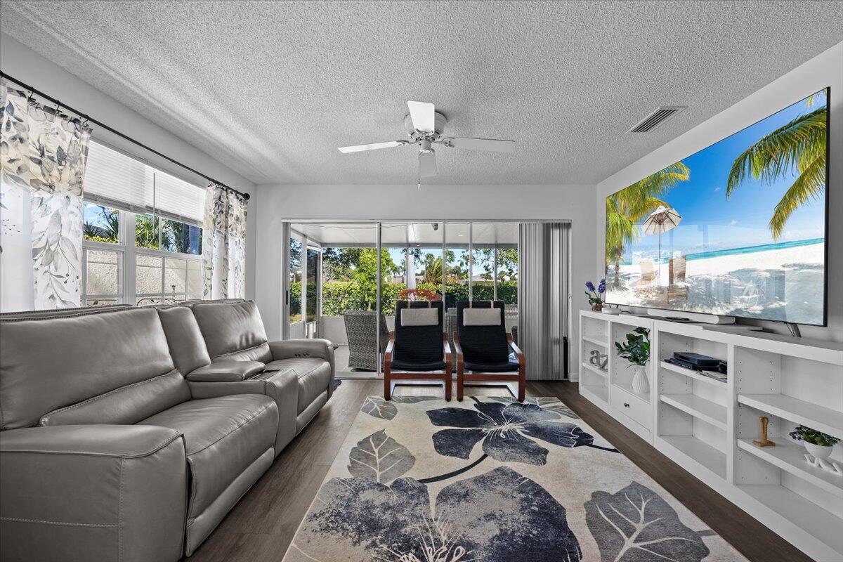 205 Brier Circle Jupiter, FL 33458 - Photo 21 of 41 22-LUX_4610.jpg1