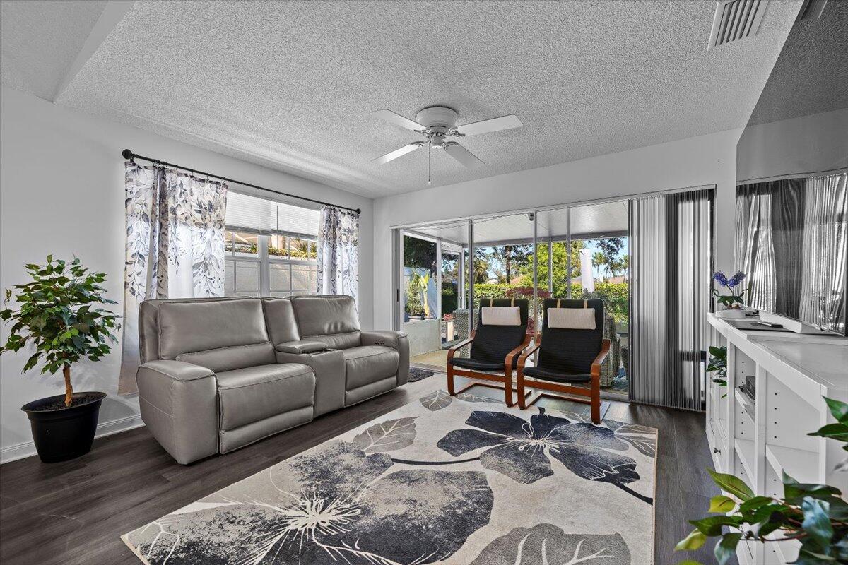 205 Brier Circle Jupiter, FL 33458 - Photo 22 of 41 23-LUX_4615