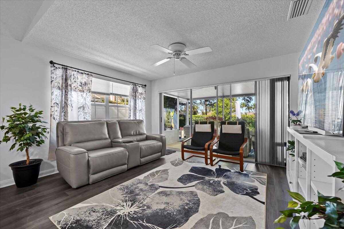 205 Brier Circle Jupiter, FL 33458 - Photo 23 of 41 24-LUX_4615.jpg1