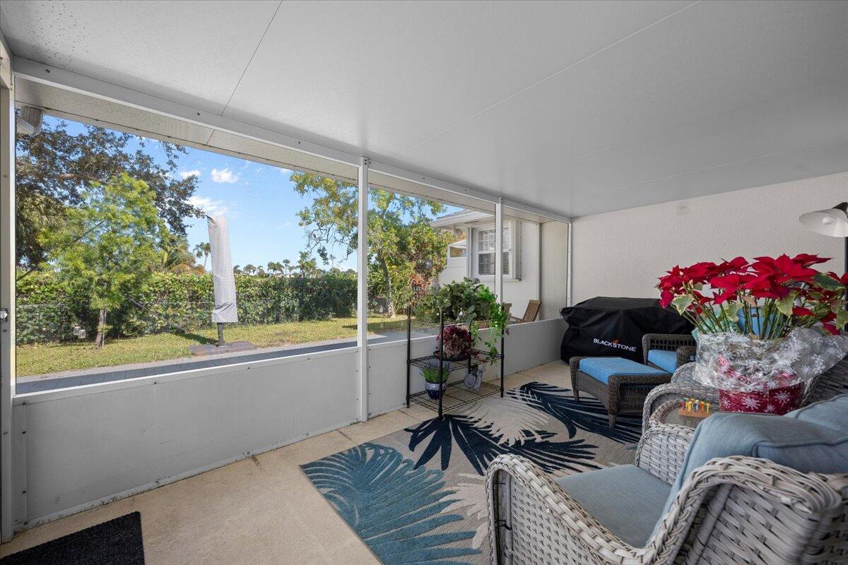 205 Brier Circle Jupiter, FL 33458 - Photo 33 of 41 34-LUX_4665