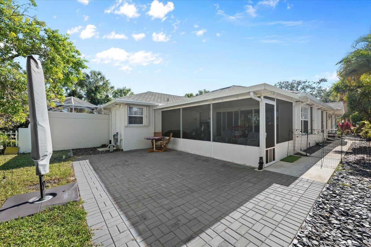 205 Brier Circle Jupiter, FL 33458 - Photo 34 of 41 35-LUX_4670