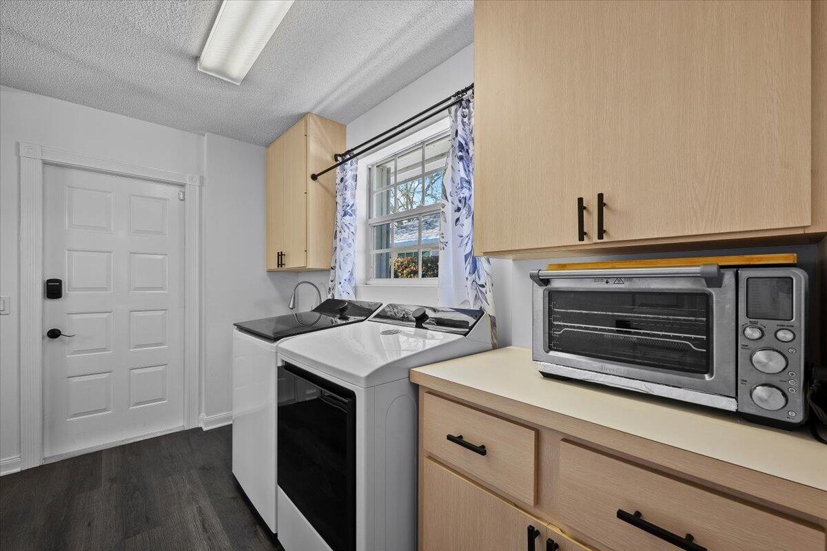 205 Brier Circle Jupiter, FL 33458 - Photo 38 of 41 05-LUX_4525