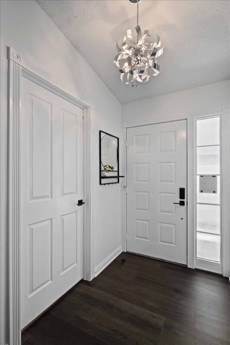 205 Brier Circle Jupiter, FL 33458 - Photo 5 of 41 06-LUX_4530