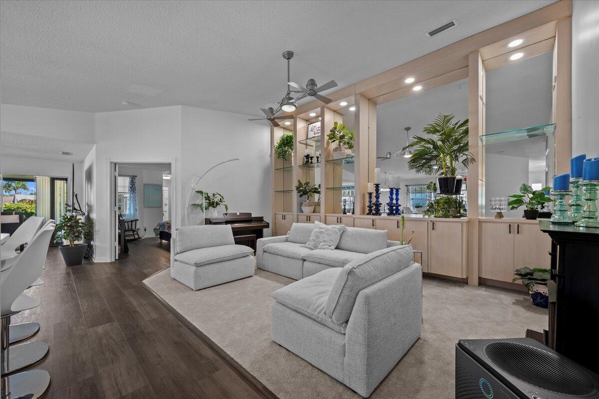 205 Brier Circle Jupiter, FL 33458 - Photo 6 of 41 07-LUX_4540