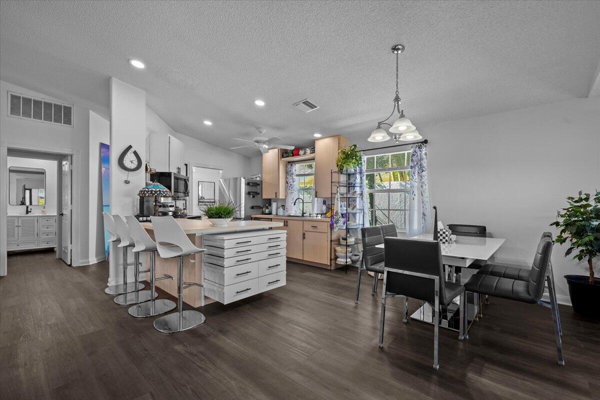 205 Brier Circle Jupiter, FL 33458 - Photo 10 of 41 11-LUX_4565