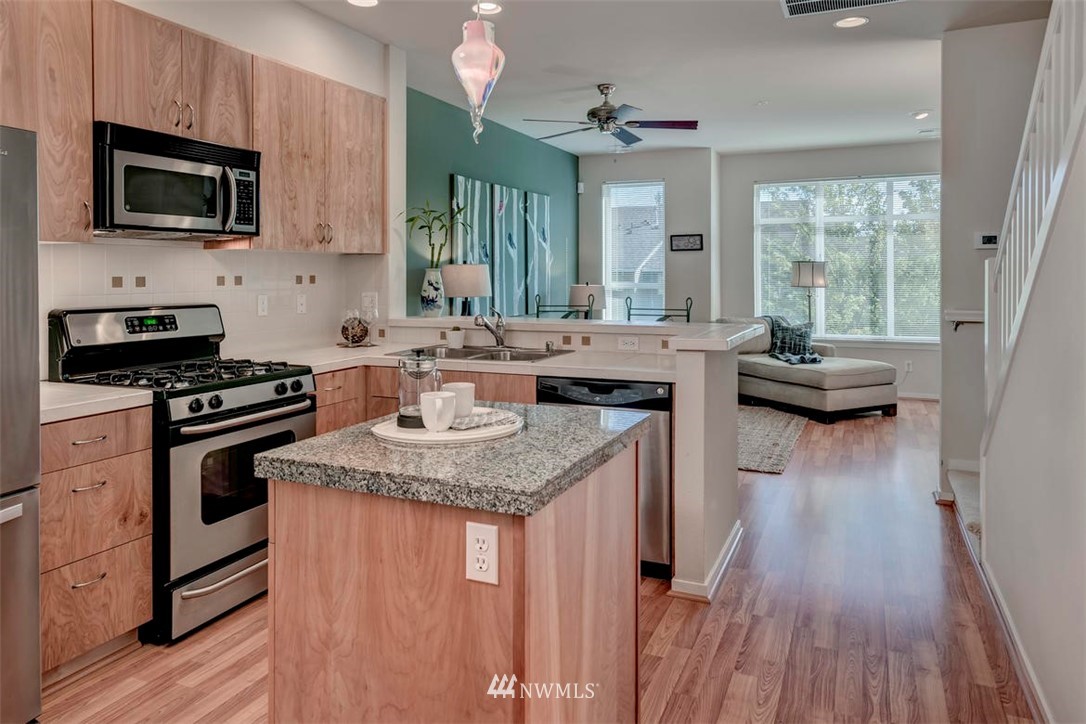 131 Sky Ridge Road Northwest, Unit 105 Issaquah, WA 98027 - Photo 8 of 24