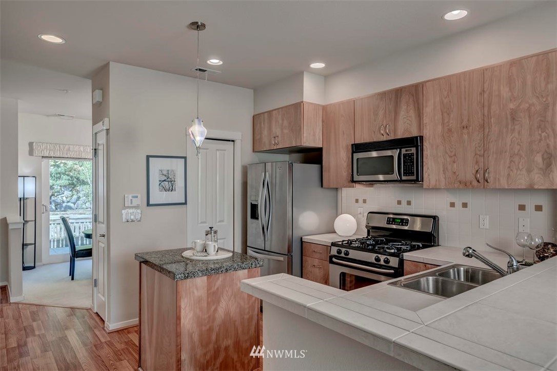 131 Sky Ridge Road Northwest, Unit 105 Issaquah, WA 98027 - Photo 9 of 24