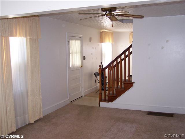 632 Laurel Springs Road Hustle, VA 22476 - Photo 6 of 11 Living Room