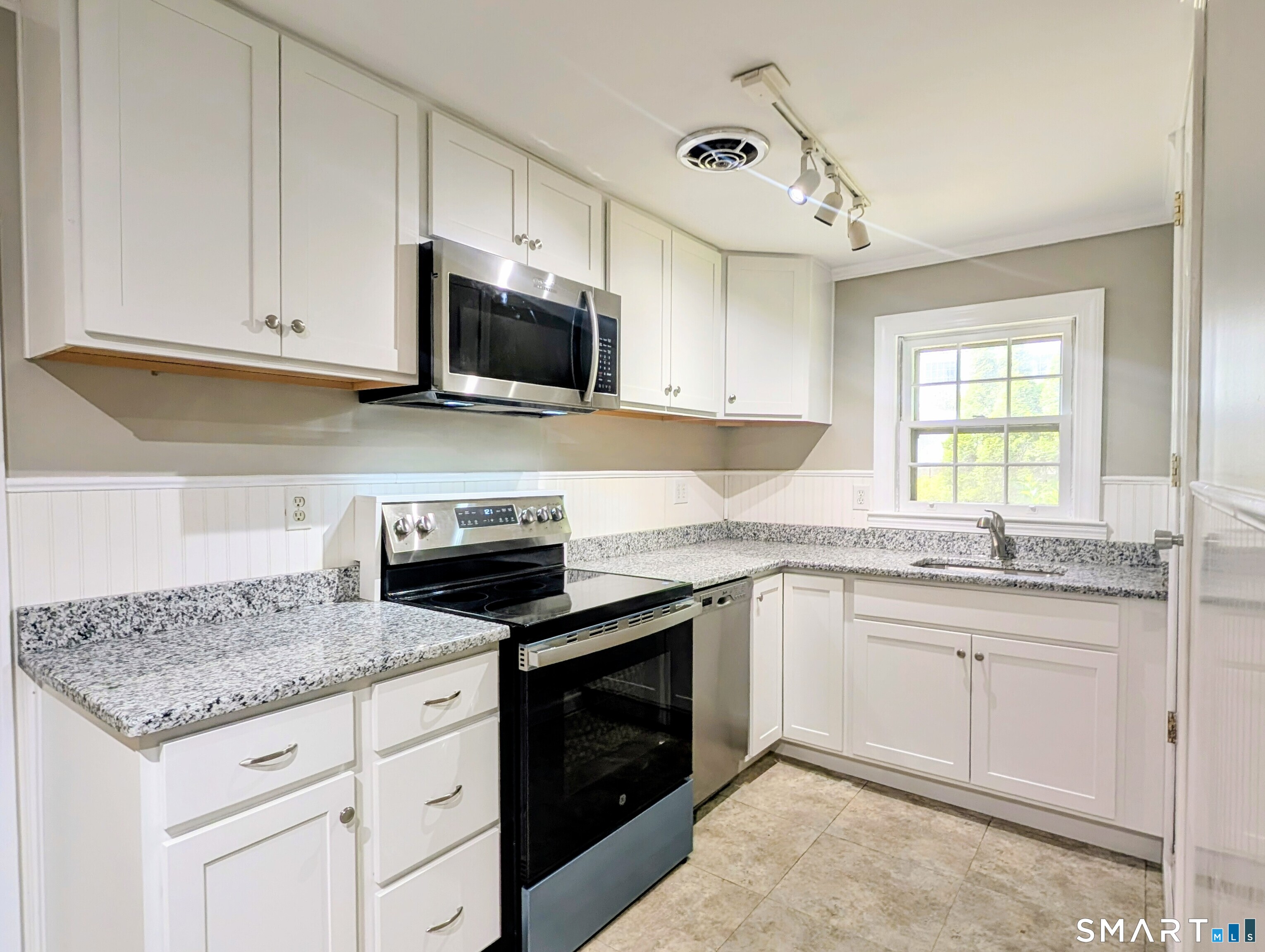 173 Daly Road Coventry, CT 06238 - Photo 4 of 27 Remodeled kitchen with new granite countertops and new cabinets!