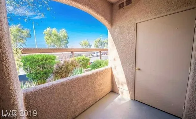 $1,389 | 1375 East Hacienda Avenue, Unit 211, Las Vegas, NV 89119