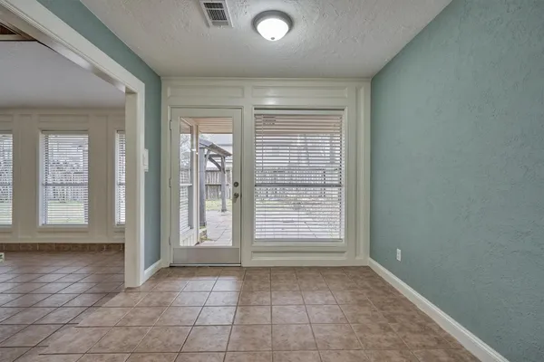 $2,200 | 42 Devonshire Drive, Conroe, TX 77304