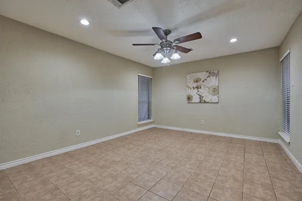 $2,200 | 42 Devonshire Drive, Conroe, TX 77304