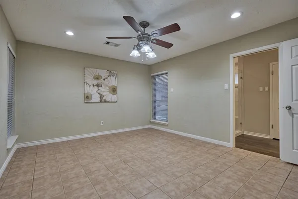 $2,200 | 42 Devonshire Drive, Conroe, TX 77304
