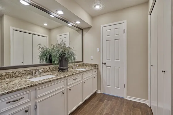 $2,200 | 42 Devonshire Drive, Conroe, TX 77304