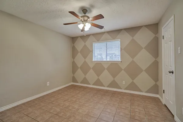 $2,200 | 42 Devonshire Drive, Conroe, TX 77304