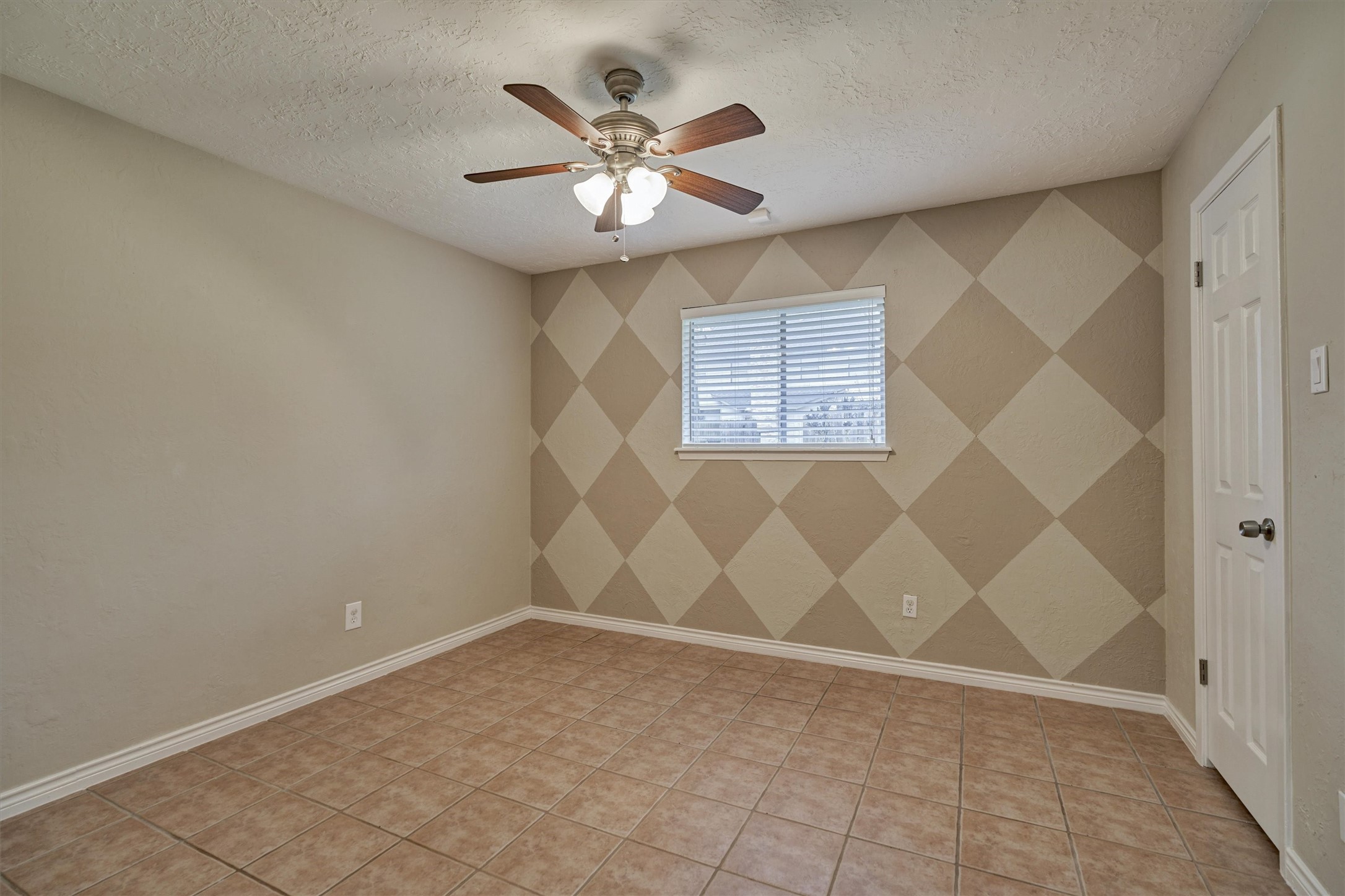 42 Devonshire Drive Conroe, TX 77304 - Photo 24 of 28 Bedroom #2