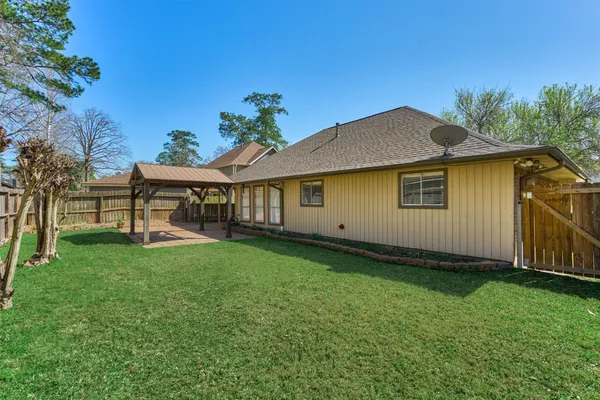 $2,200 | 42 Devonshire Drive, Conroe, TX 77304