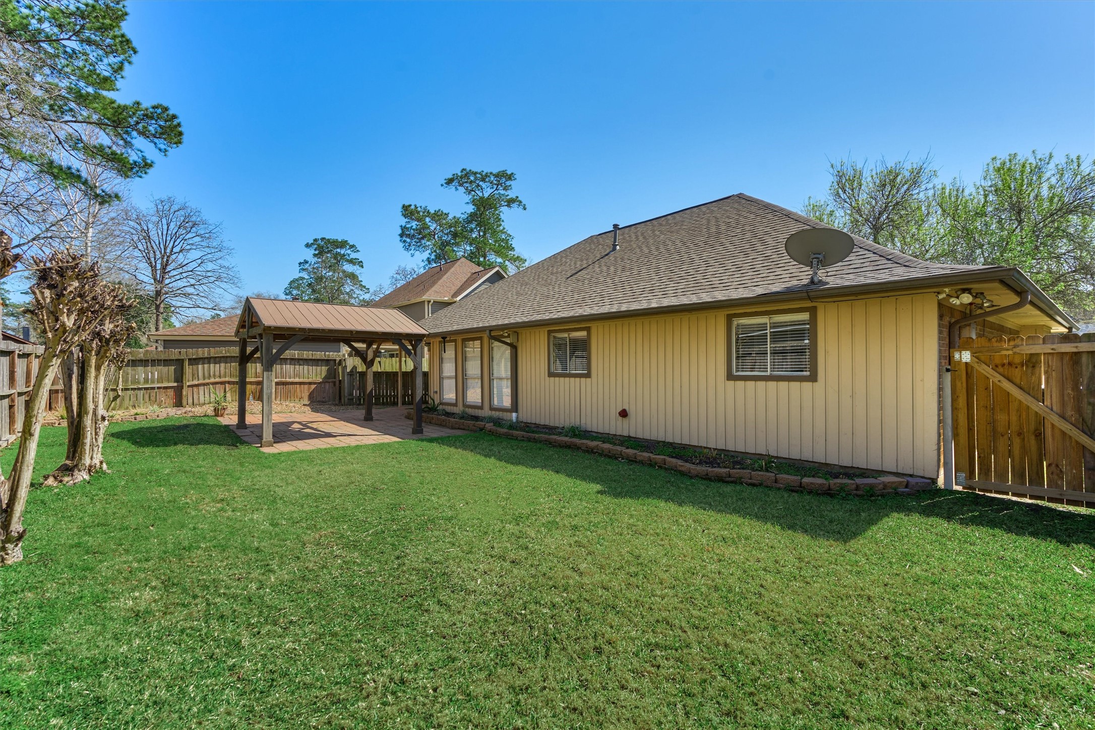 42 Devonshire Drive Conroe, TX 77304 - Photo 28 of 28 Green space to play