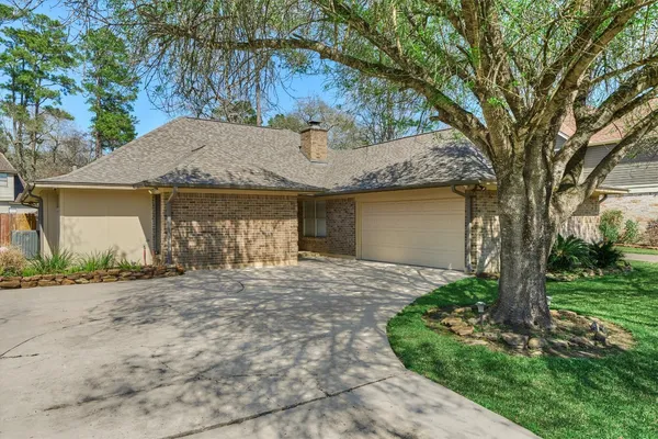 $2,200 | 42 Devonshire Drive, Conroe, TX 77304