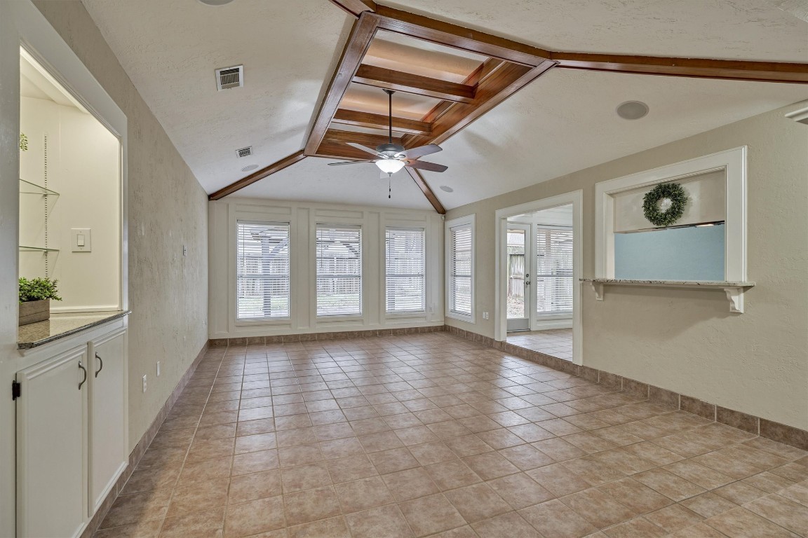 42 Devonshire Drive Conroe, TX 77304 - Photo 4 of 28 Entry opens into large Family Room