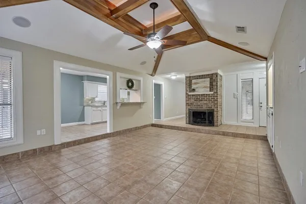 $2,200 | 42 Devonshire Drive, Conroe, TX 77304