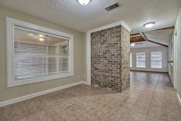 $2,200 | 42 Devonshire Drive, Conroe, TX 77304