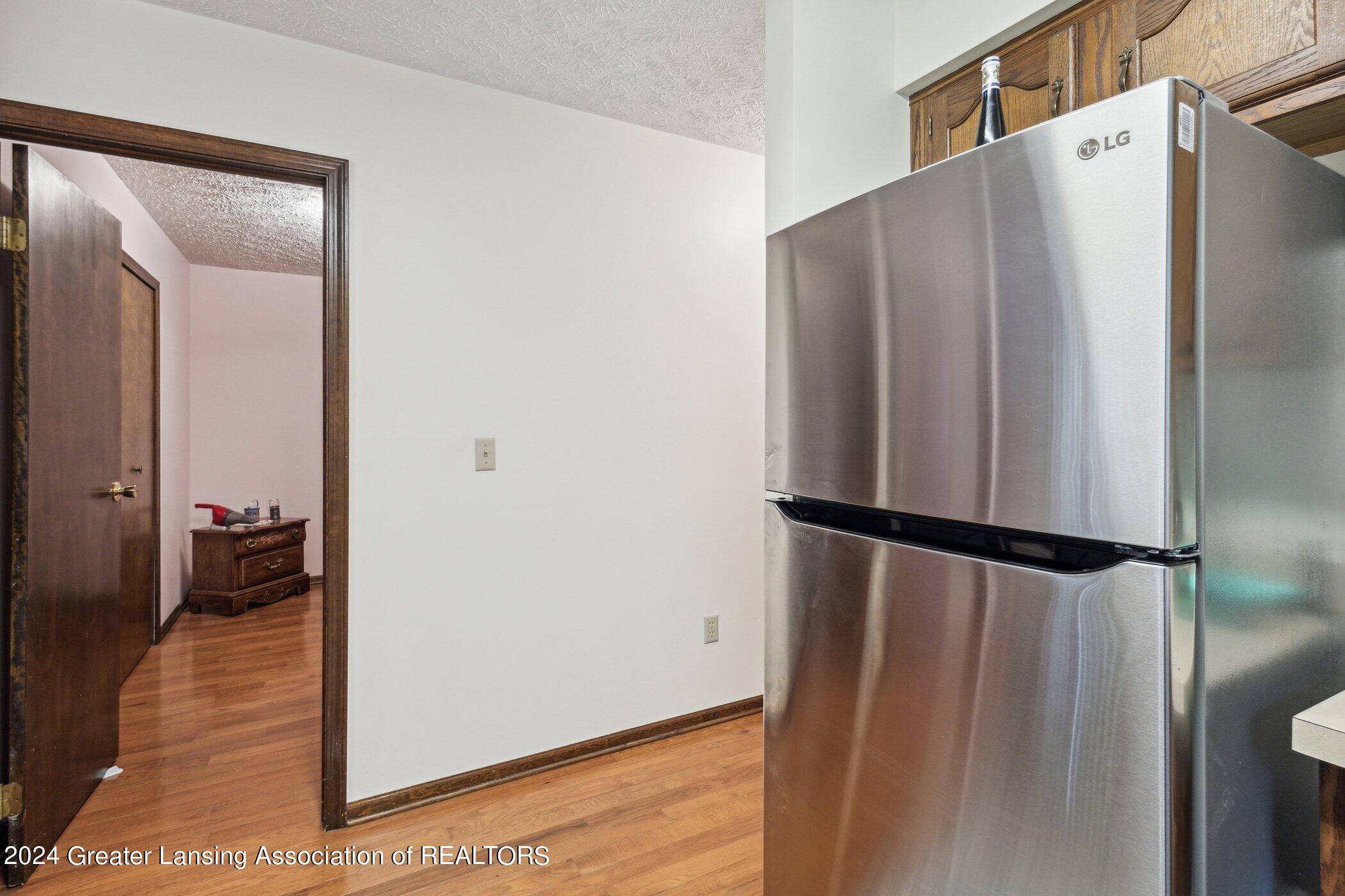 6291 Ridge Street Haslett, MI 48840 - Photo 11 of 31 Kitchen