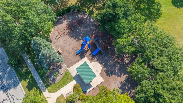 $4,250 | 825 Biltmore Court, Naperville, IL 60563