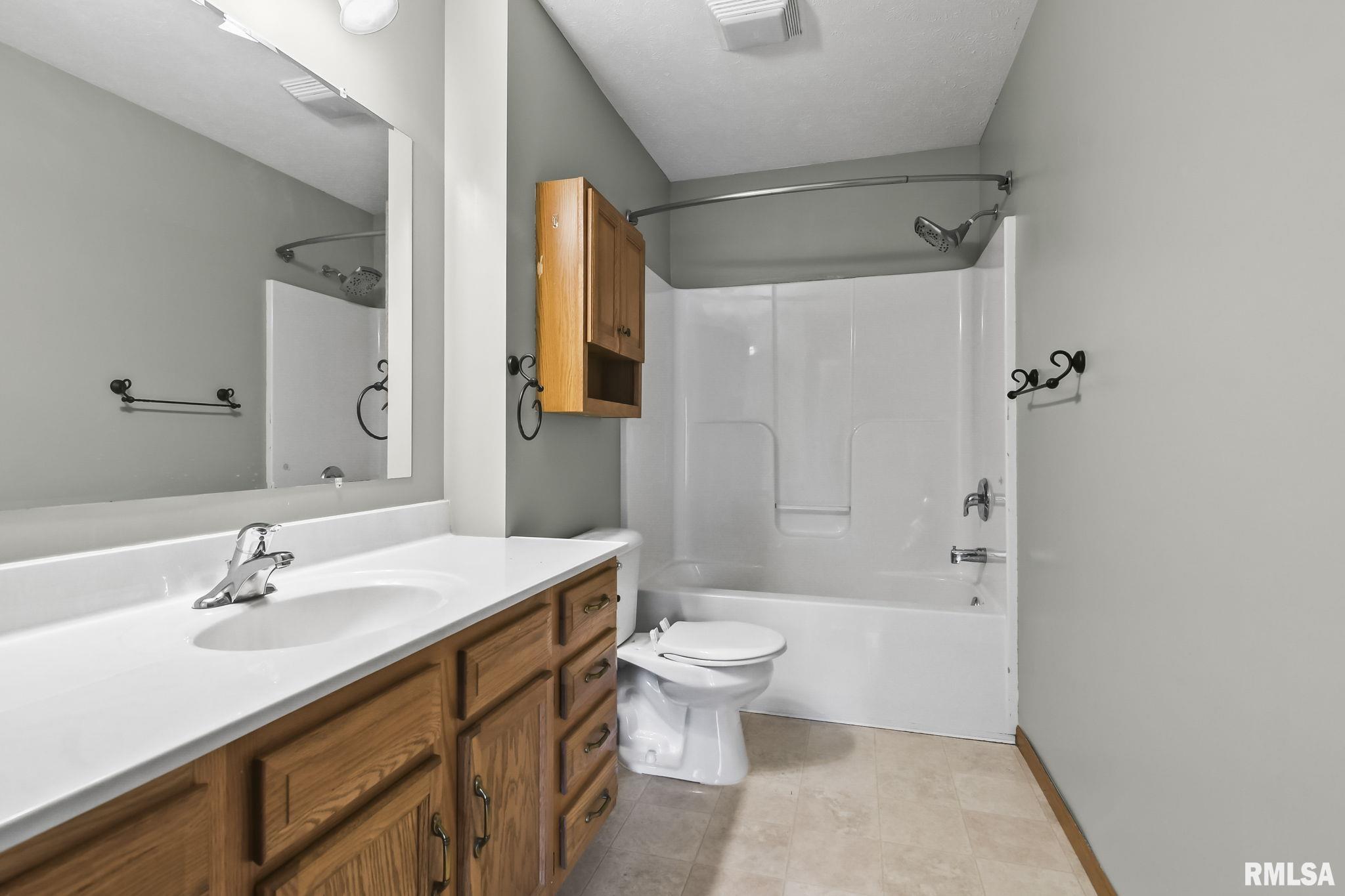 3058 Twin Lakes Drive Springfield, IL 62707 - Photo 13 of 29