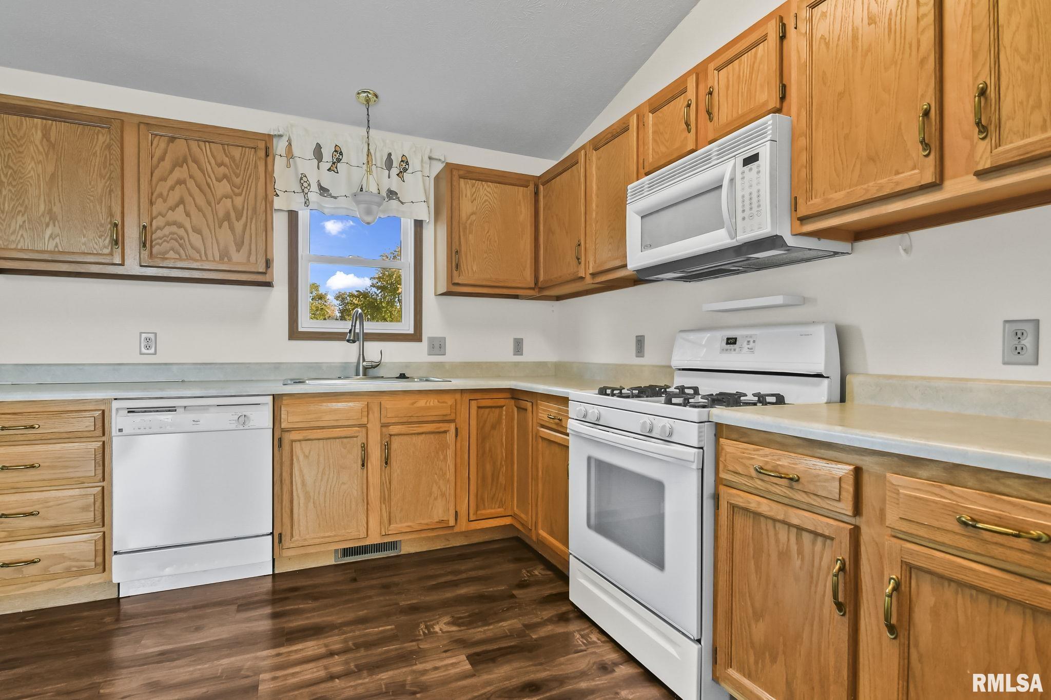 3058 Twin Lakes Drive Springfield, IL 62707 - Photo 8 of 29