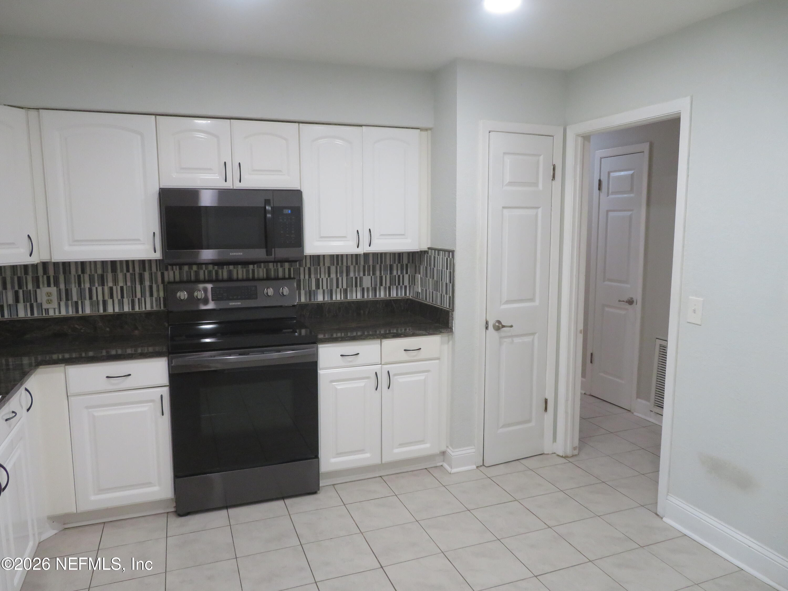 5302 Hickson Road Jacksonville, FL 32207 - Photo 6 of 41 IMG_5083