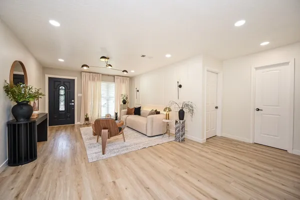 $250,000 | 4827 Knotty Oaks Trail, Houston, TX 77045